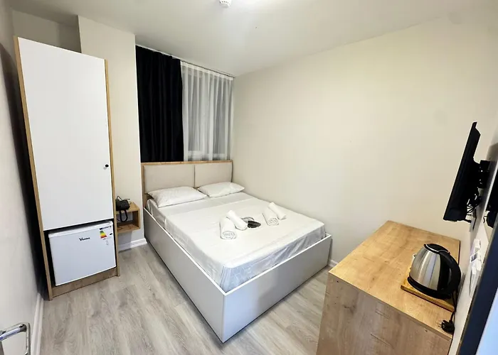 Hotel Qline Airport Saw 3*