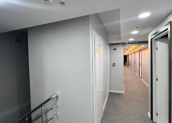 Hotel Qline Airport Saw 3*