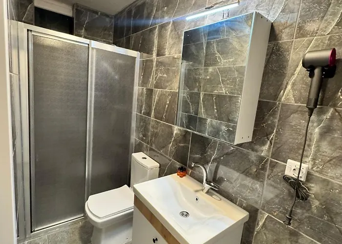 Hotel Qline Airport Saw 3*