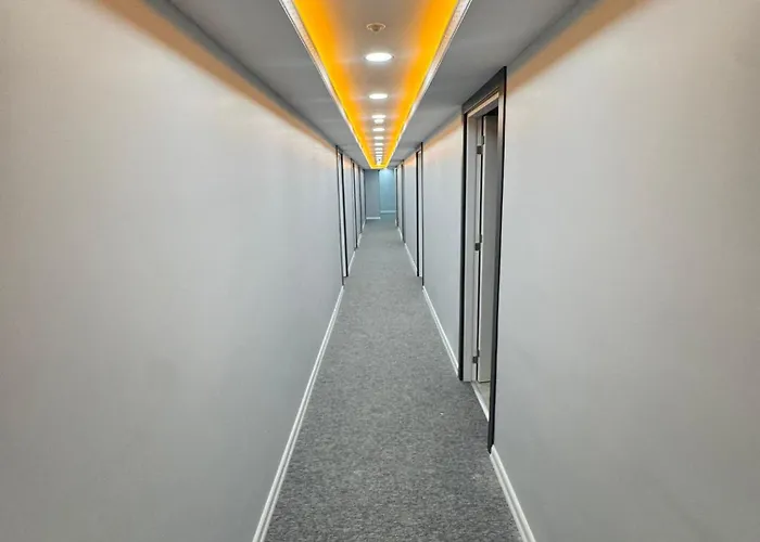 Hotel Qline Airport Saw