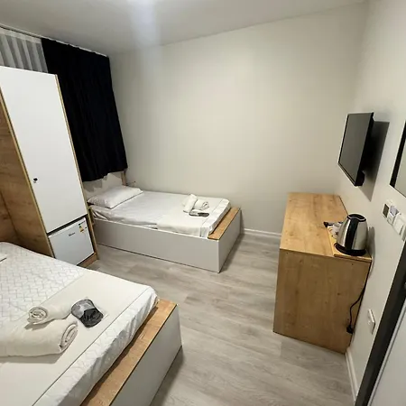 Hotel Qline Airport Saw 3*